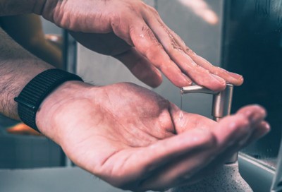 Australians losing faith in gov't handling of COVID-19: poll