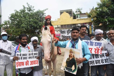 Patna: LJP activists stage a protest in support of actress Kangana Ranaut