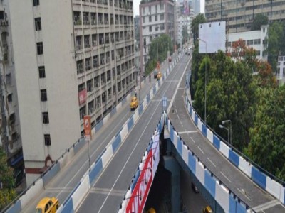 Kolkata man riding two-wheeler dies after Chinese kite string slits his throat on AJC Bose flyover