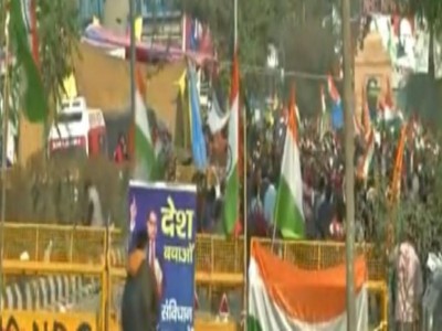 Shaheen Bagh protesters begin march towards Home Minister's house to discuss CAA