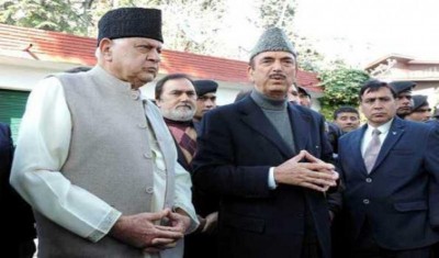 Congress leader Azad meets Farooq at his residence in Srinagar