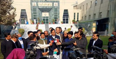 NAB clash case: Bailable arrest warrants issued against Safdar Awan