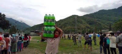 Anurachal Pradesh: People violate lockdown norms, queue up in Seppa for cold drinks