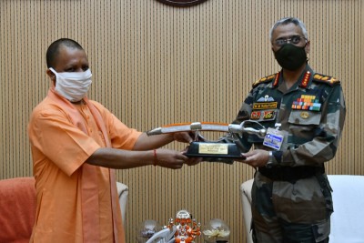 Manoj Mukund Naravane meets Uttar Pradesh Governor Anandiben Patel