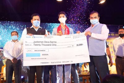 Assam CM Sonowal presents Anundoram Borooah Award 2020 to meritorious students