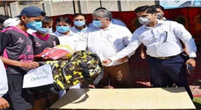 Principal Secretary School Education and Skill Development Samoon attends 'Jan Sunwai Muhim' in Bandipora  