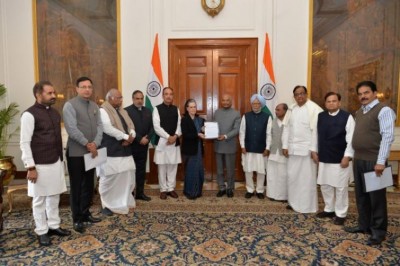 Sonia leads Cong delegation to Prez Kovind over Delhi violence, demands Home Minister Amit Shah's removal