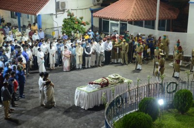 RIP Legend: Bengalis bid farwell to iconic actor Soumitra Chatterjee