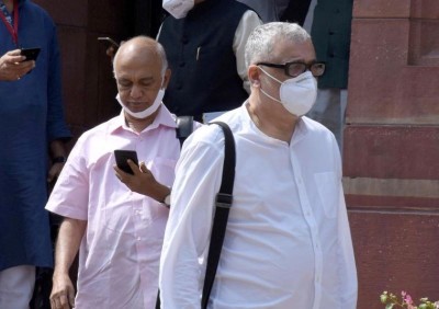 Farm bills: Derek O'Brien, Sanjay Singh, 6 other Rajya Sabha MPs suspended, Opposition hits back