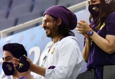Shah Rukh Khan enjoys KKR's win against RR in IPL 2020