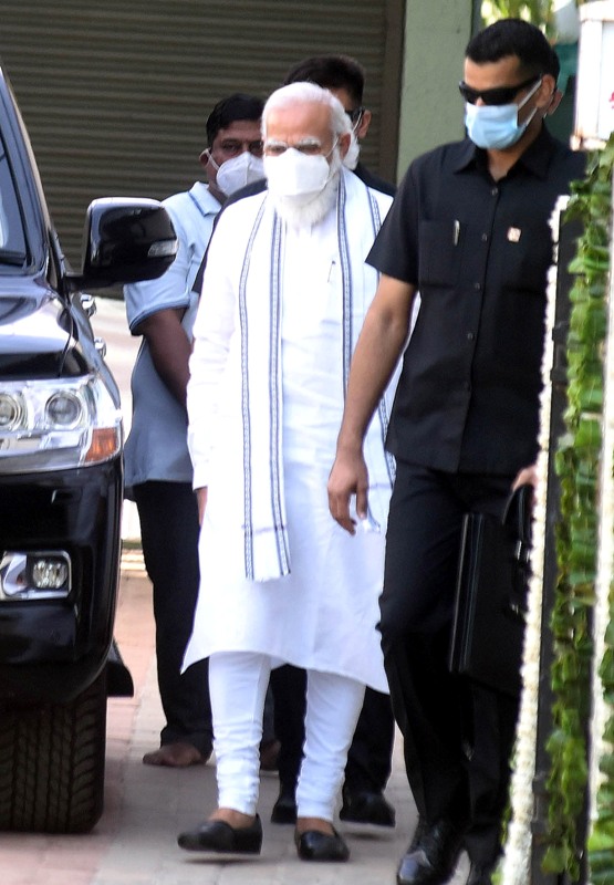PM Modi pays condolence to late Keshubhai Patel’s family