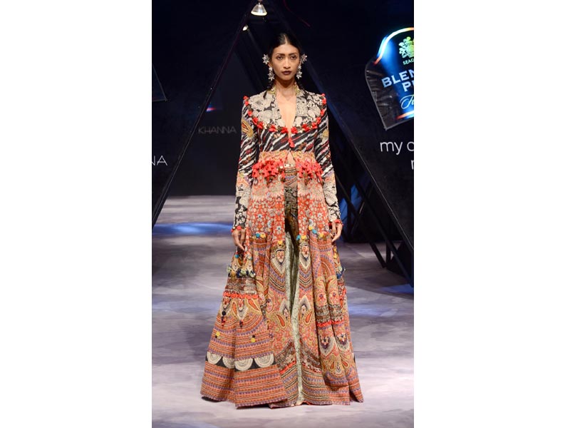 Arjun Kapoor, Janhvi Kapoor scorch ramp at Blenders Pride Fashion Tour