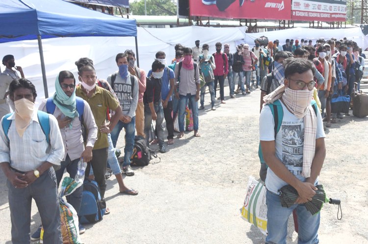 Stranded migrant workers return homes in special trains