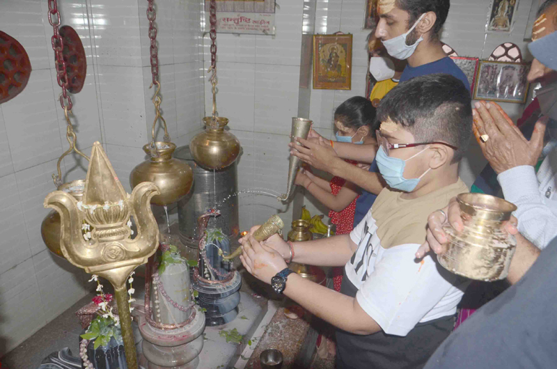 Special worship of Lord Shiva in Varanasi on the first Monday of Shravan