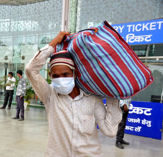 Migrant workers arrive at Lucknow in special flight arranged by Amitabh Bachchan