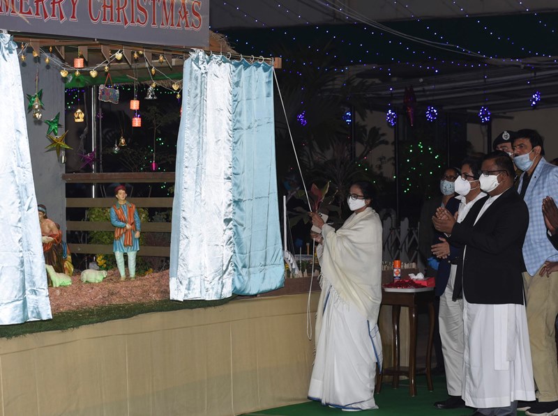 Mamata Banerjee inaugurates Christmas fair in Kolkata