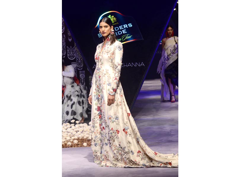 Arjun Kapoor, Janhvi Kapoor scorch ramp at Blenders Pride Fashion Tour