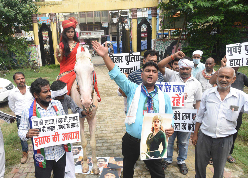 Patna: LJP activists stage a protest in support of actress Kangana Ranaut