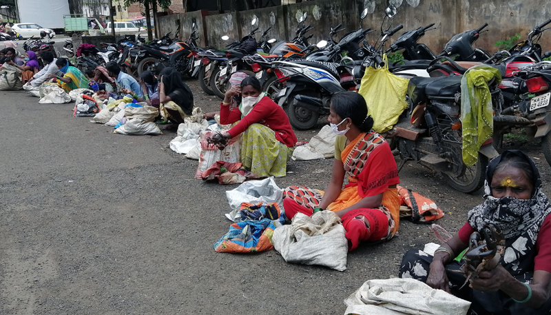 Belagavi: Villagers waiting to sell Black Crabs