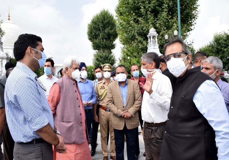 Srinagar: Lieutenant Governor Manoj Sinha visited revered Hazratbal Shrine