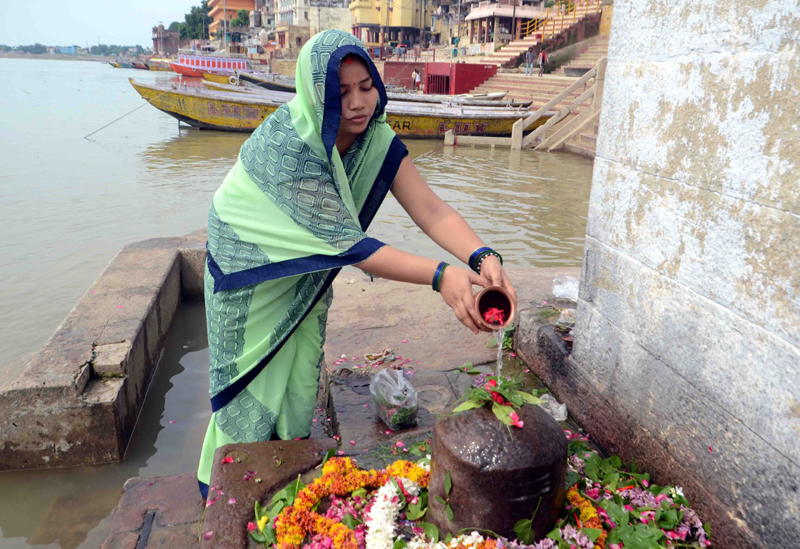 Devotees offering prayers to Lord Shiva in different cities across India