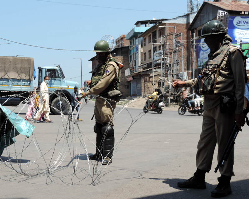 COVID-19: Certain roads closed in Srinagar to restrict spike in cases
