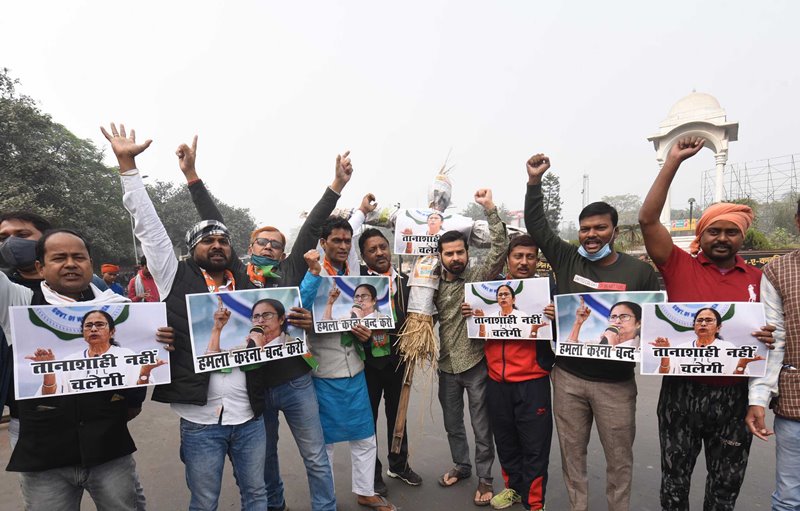 BJP activists burn effigy of Mamata Banerjee in Patna