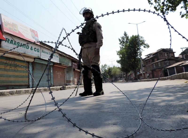 Aug 5: Security beefed up in Srinagar