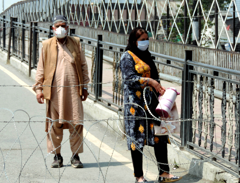 Security personnel guard Srinagar roads to prevent Muharram procession on Sunday