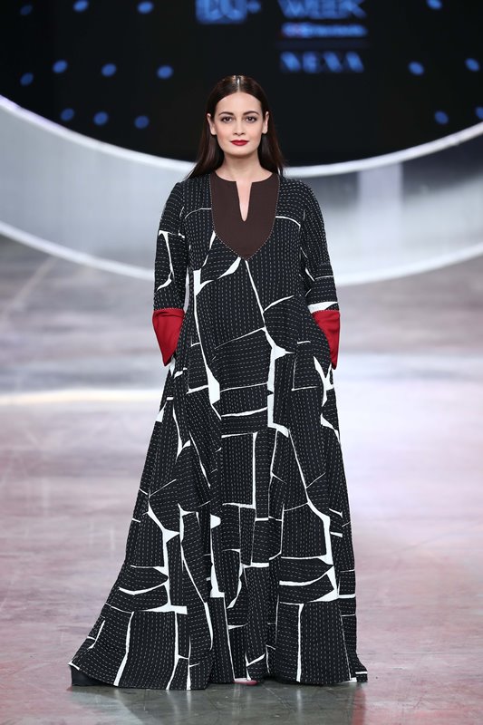 Lakme Fashion Week: Dia Mirza sets stage on fire