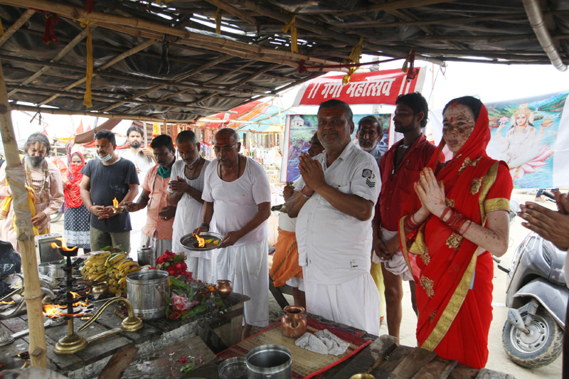Devotees take holy dip on Ganga Dussehra in Prayagraj