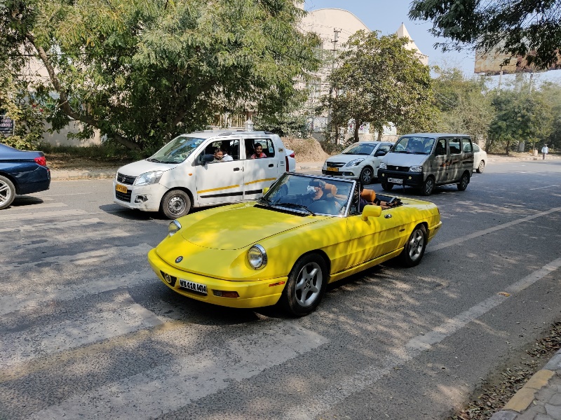 Gurugram keeps Valentines date with vintage cars while spreading vaccination awareness