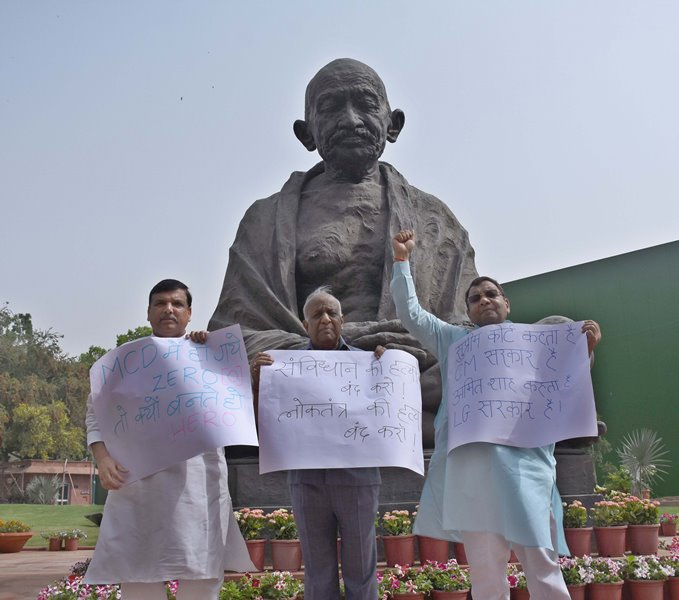 AAP MPs protest in New Delhi