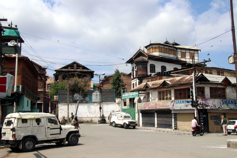 Security forces enforce restrictions in Srinagar ahead of Abdul Gani Lone's death anniversary
