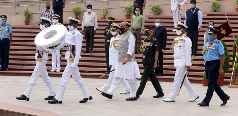 Defence Minister Rajnath Singh pays homage to fallen heroes on Kargil Diwas