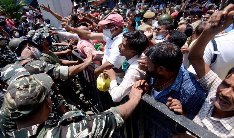 TMC activists gather outside CBI office at Nizam Palace in protest against politicians' arrests