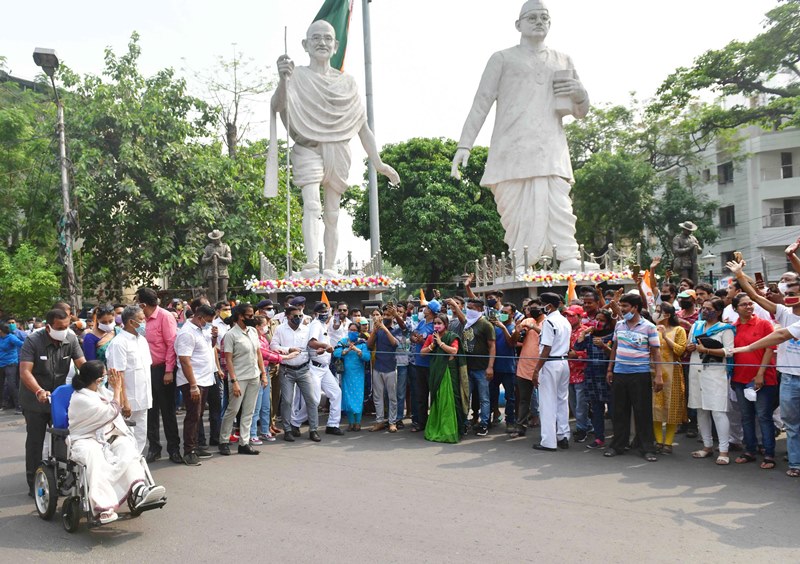 Bengal Polls 2021: Mamata Banerjee holds roadshow in Kolkata