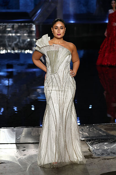 Lakme Fashion Week: Kareena Kapoor Khan scorches the ramp