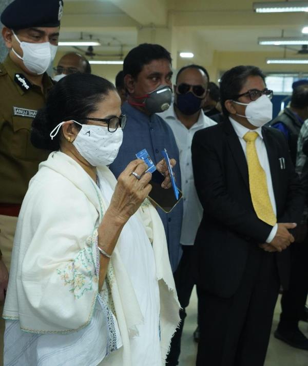 Mamata Banerjee receives Swasthya Sathi card