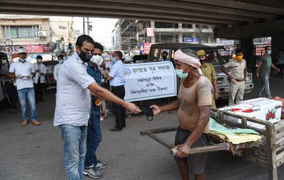 Members of NGO distributing masks in Guwahati
