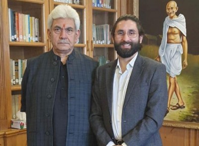 J&K leader Mir Junaid meets Lt Governor Sinha over raging issues