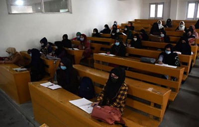 Srinagar colleges are allowed to resume offline classes