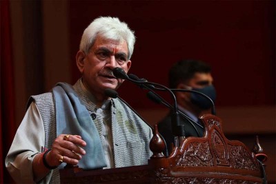 Kashmir: Improve decision-making without fear & favour, says Lt. Governor