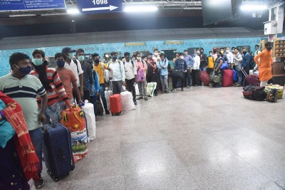 Migrants arrive in Maharashtra in Patna