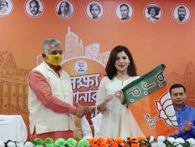 Bengal: Actor Payel Sarkar joins BJP ahead of polls