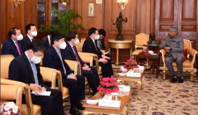 Vietnamese parliamentary delegation members meet Indian President Ram Nath Kovind
