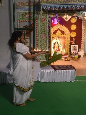 'May Maa Kali bless you and your loved ones': Bengal CM Mamata Banerjee greets people on Diwali, participates in puja rituals