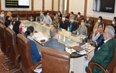 Establish Cooperative Super Bazar in each district: Advisor Khan to Officers in Jammu and Kashmir