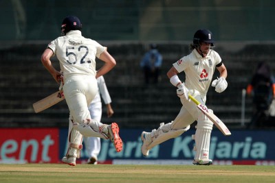 First Test: England 67/2 at lunch on day 1 against India