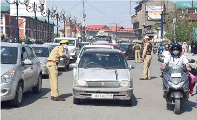 Jammu and Kashmir: Police tightens Corona curfew in Srinagar